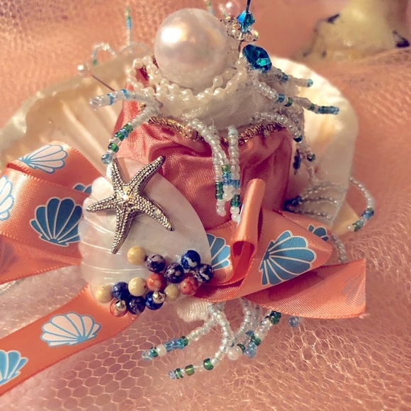 HANDMADE PIN CUSHION - Picture 4 of 4